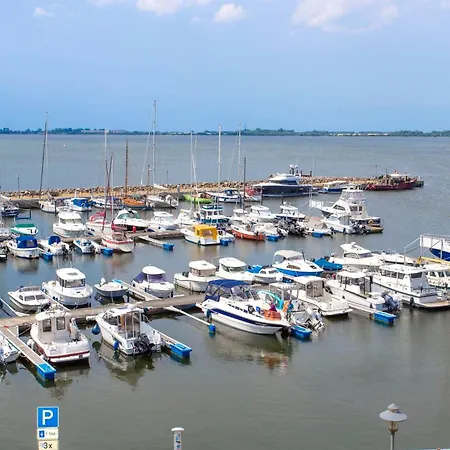 Wiek Im Hafenkieker Wiek auf Ruegen